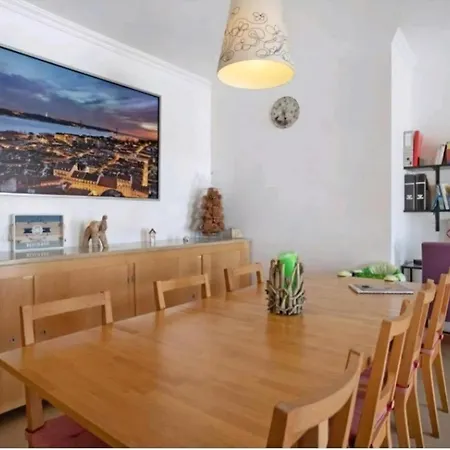 Geniessen Sie Den Balkon Mit Blick Auf Nazare